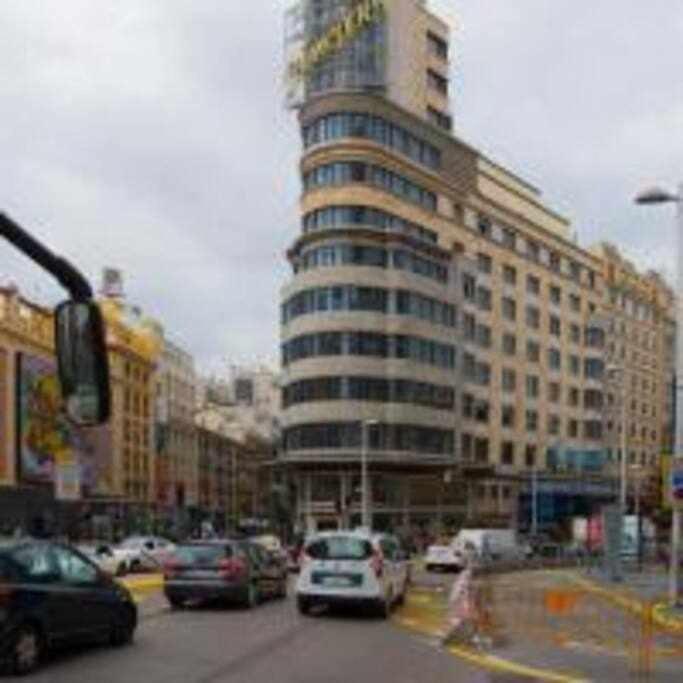 Apartamento Sotano En Gran Via Madrid Ngoại thất bức ảnh