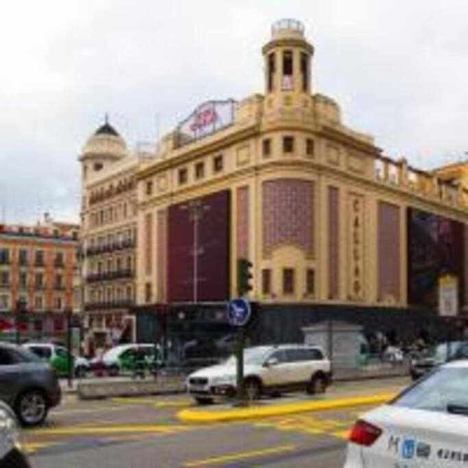 Apartamento Sotano En Gran Via Madrid Ngoại thất bức ảnh