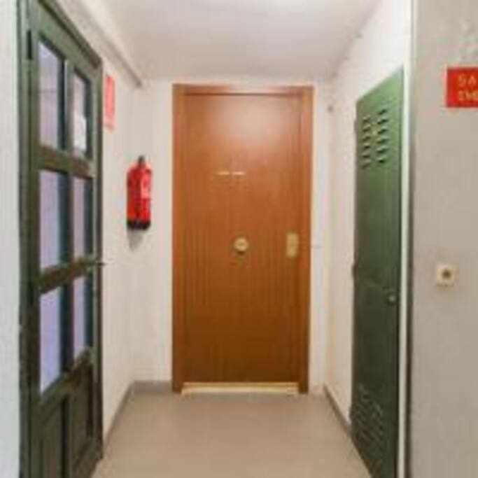 Apartamento Sotano En Gran Via Madrid Ngoại thất bức ảnh